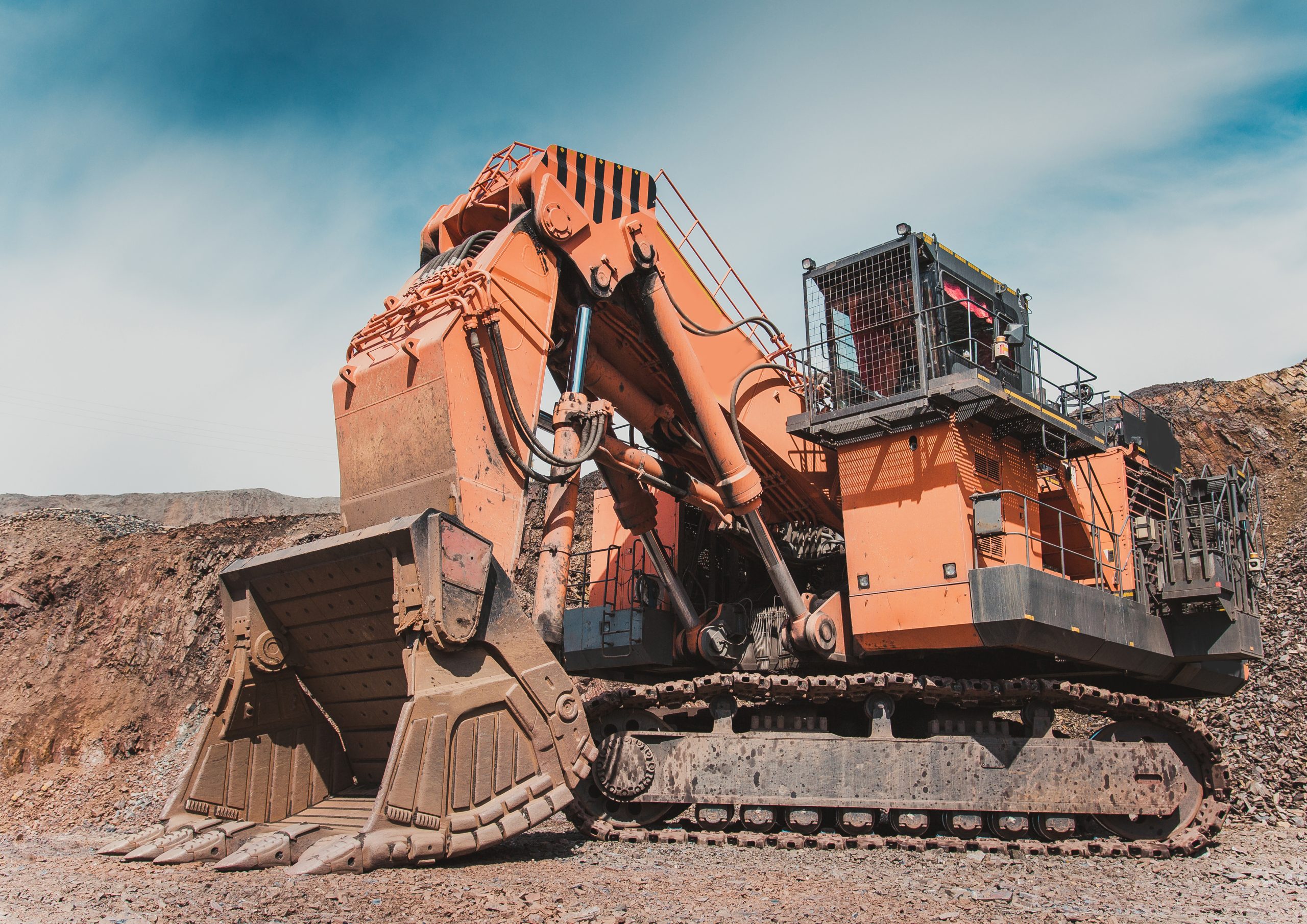 mining equipment at work in a quarry Hydraulic cylinder service At A1 Hydraulic Engineering by hydraulic cylinder reseal, hydraulic cylinder repair, and hydraulic cylinder remanufacturing, reman, of all types of heavy plant, heavy equipment, excavator, dozer, grader, mining shovel, dump truck, moxy, skid steer, CAT, Hitachi, Kobelco, Volvo, JCB, Komatsu, Yanmar, Bobcat, posi track, husky, toyota, Liebherr, and more earthmoving, material, handling machines, forklifts, services 3